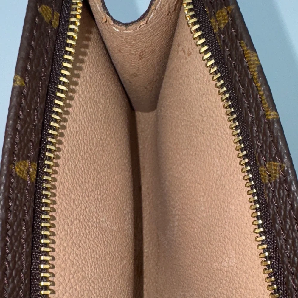 Louis Vuitton Monogram Pouch